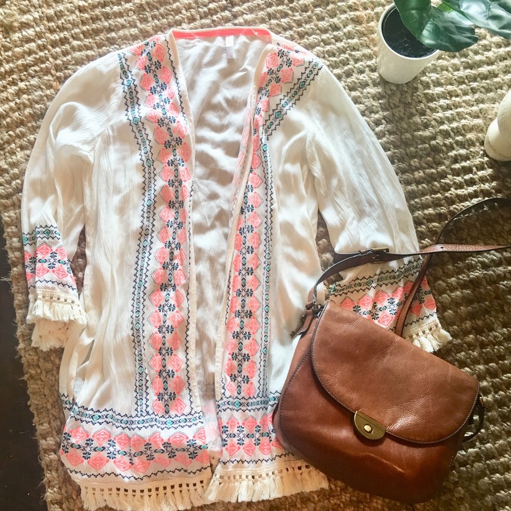 ♦️SOLD♦️ Boho Fringe Kimono